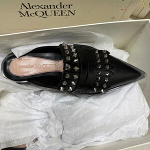••SOLD••
BRAND NEW AUTHENTIC Alexander McQueen Studded Mules